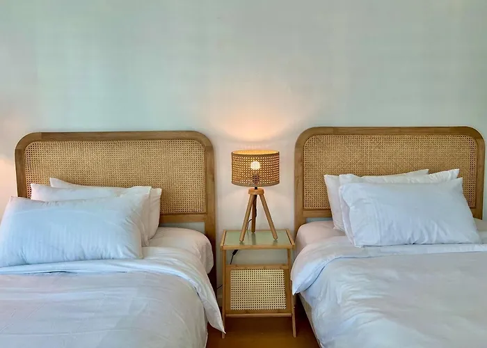 Charming 2-br In Bgc * Manila