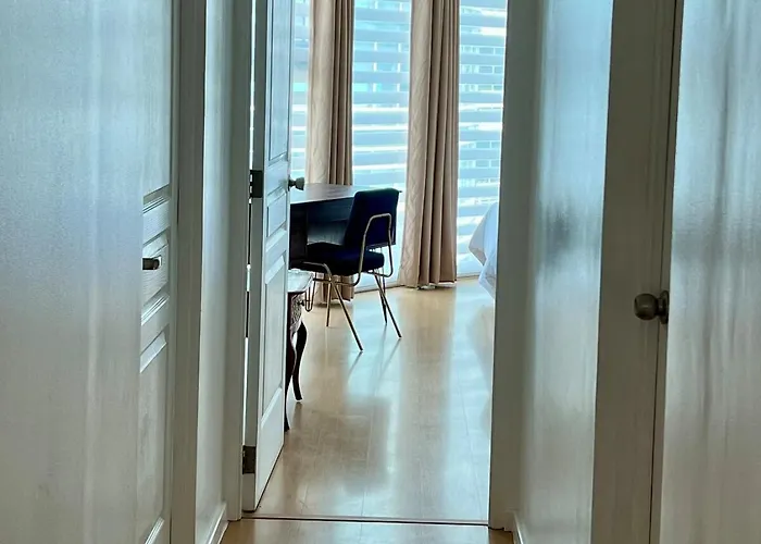 Charming 2-br In Bgc Apartment
