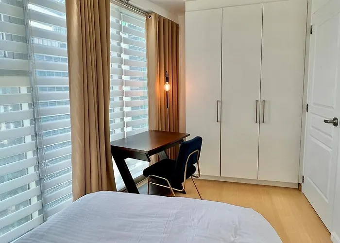 Charming 2-br In Bgc Apartment *