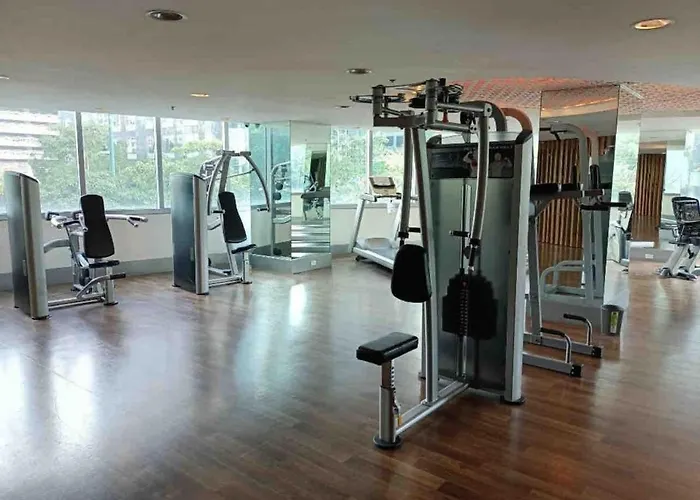 Charming 2-br In Bgc Apartment *