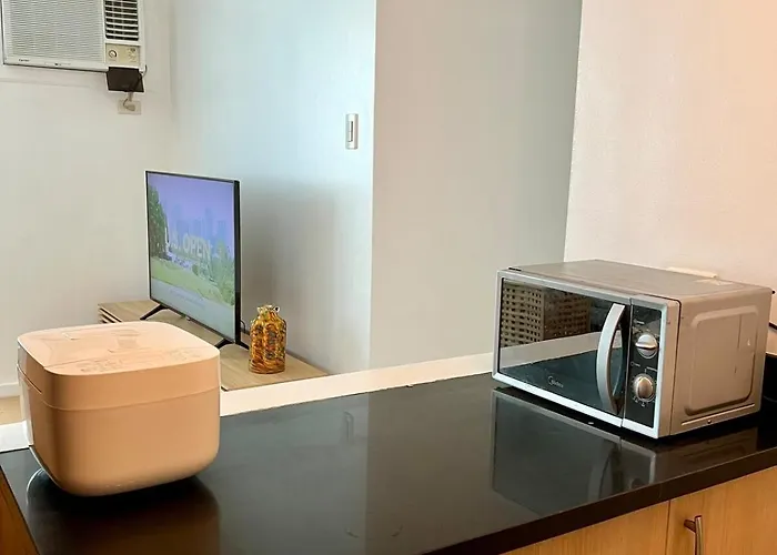 Charming 2-br In Bgc Manila