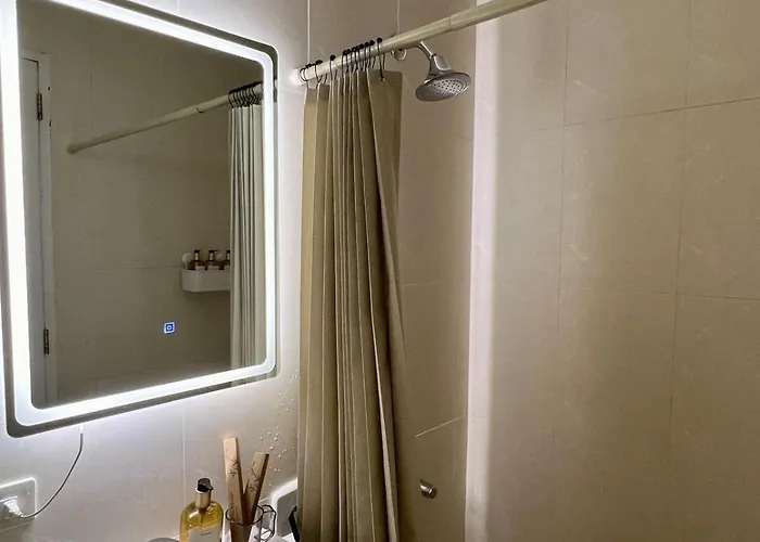 Apartment Charming 2-br In Bgc Manila