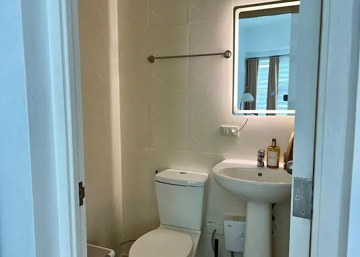 Apartment Charming 2-br In Bgc *