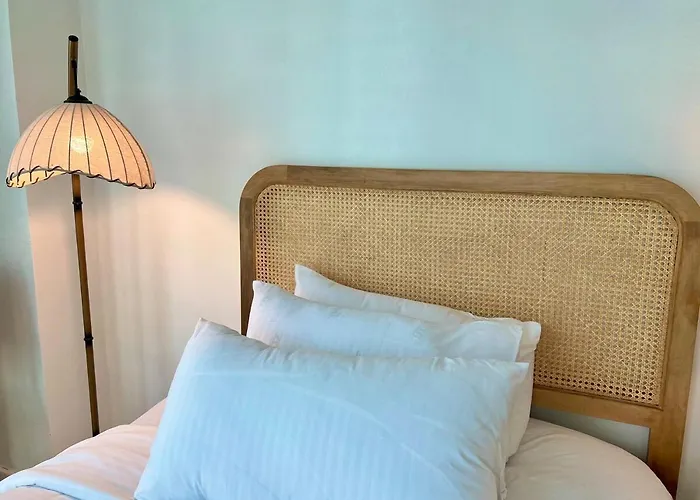 Apartment Charming 2-br In Bgc