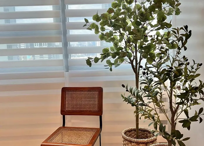 Charming 2-br In Bgc Apartment
