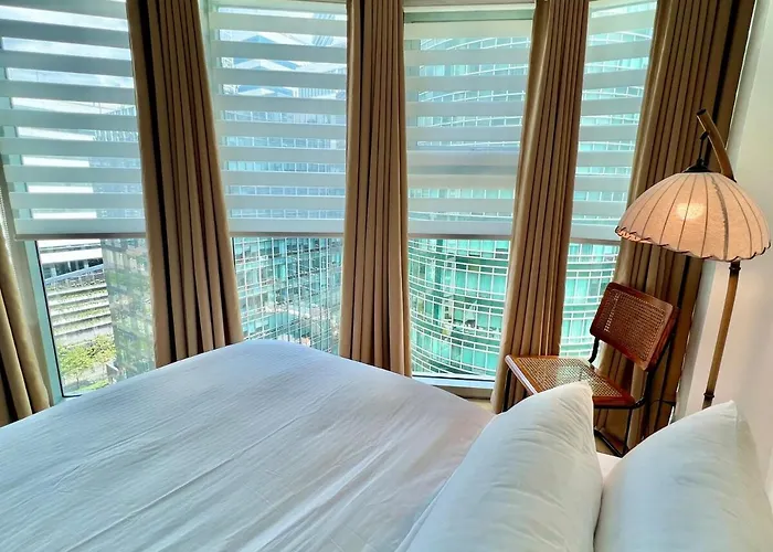 Charming 2-br In Bgc * Manila