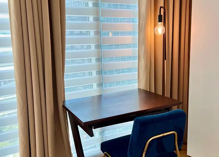 Charming 2-br In Bgc Apartment