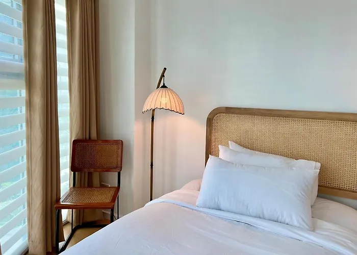 Charming 2-br In Bgc *